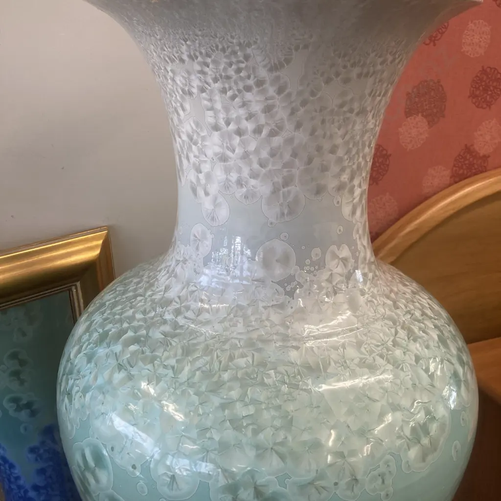 Large Chinese Porcelain Vase With Footed Wooden Stand, H117cm Image 1++