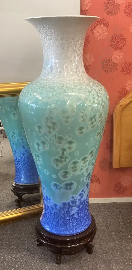 Large Chinese Porcelain Vase With Footed Wooden Stand, H117cm Image 1++