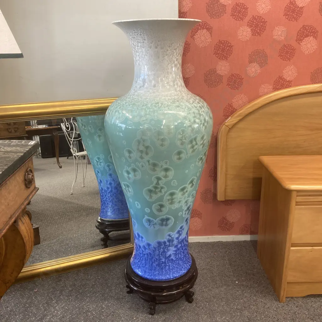Large Chinese Porcelain Vase With Footed Wooden Stand, H117cm Image 1++