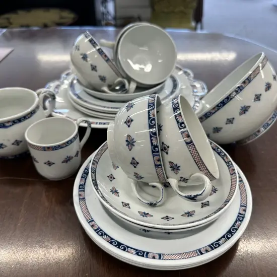 Wedgwood 'Vieux Rouen' China Tea Ware (some af)