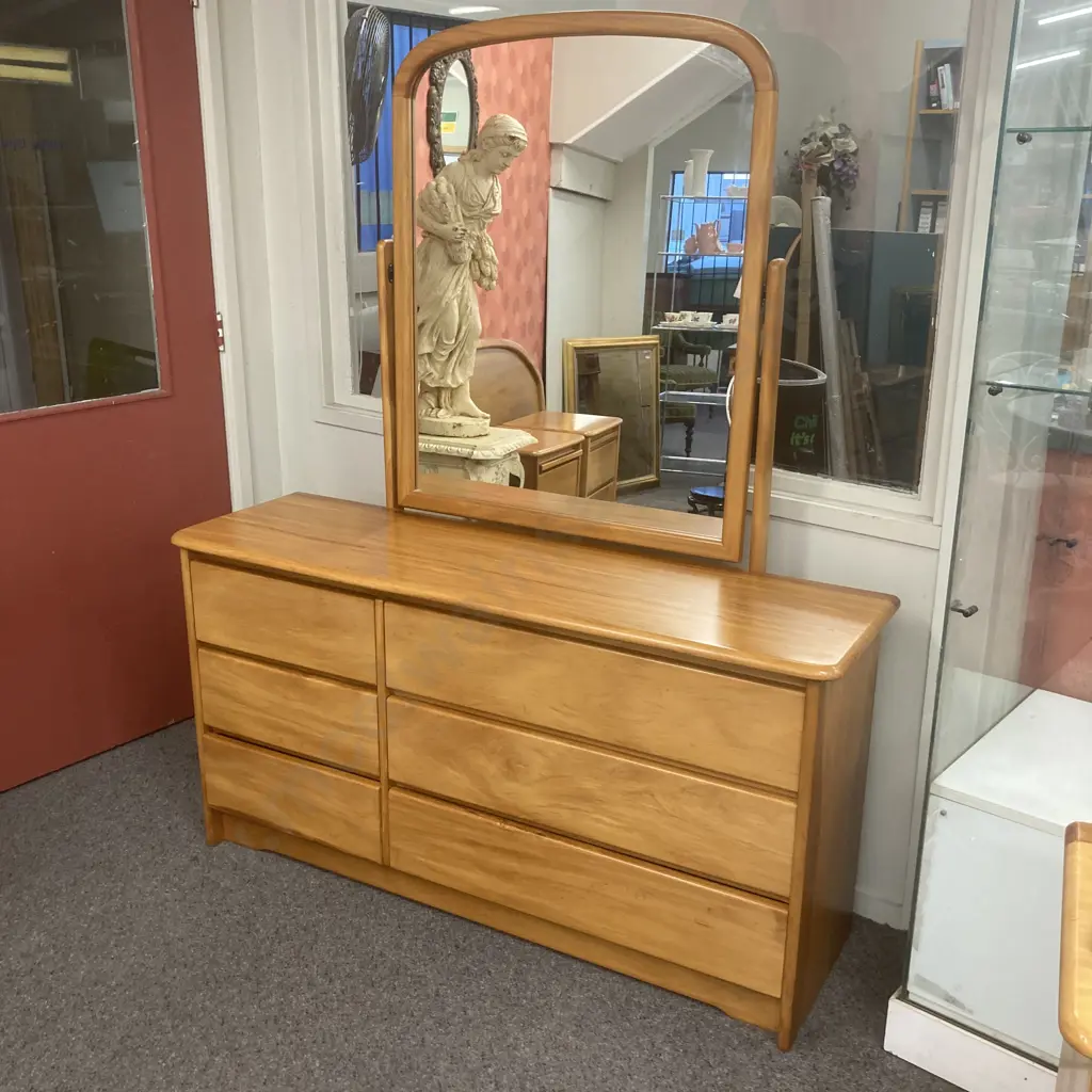 Danske Mobler Solid Rimu 6 Drawer Dressing Table, 167 x 137.5cm Image 1++