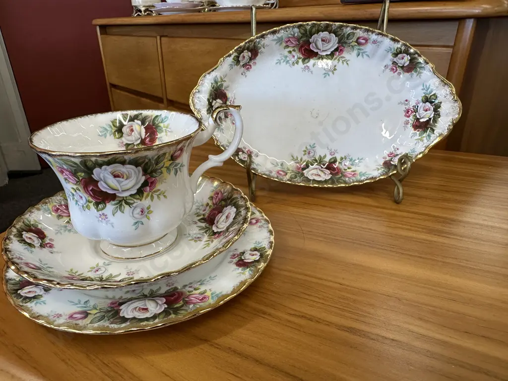 Royal Albert 'Celebration' Trio And Oval Dish Image 1++