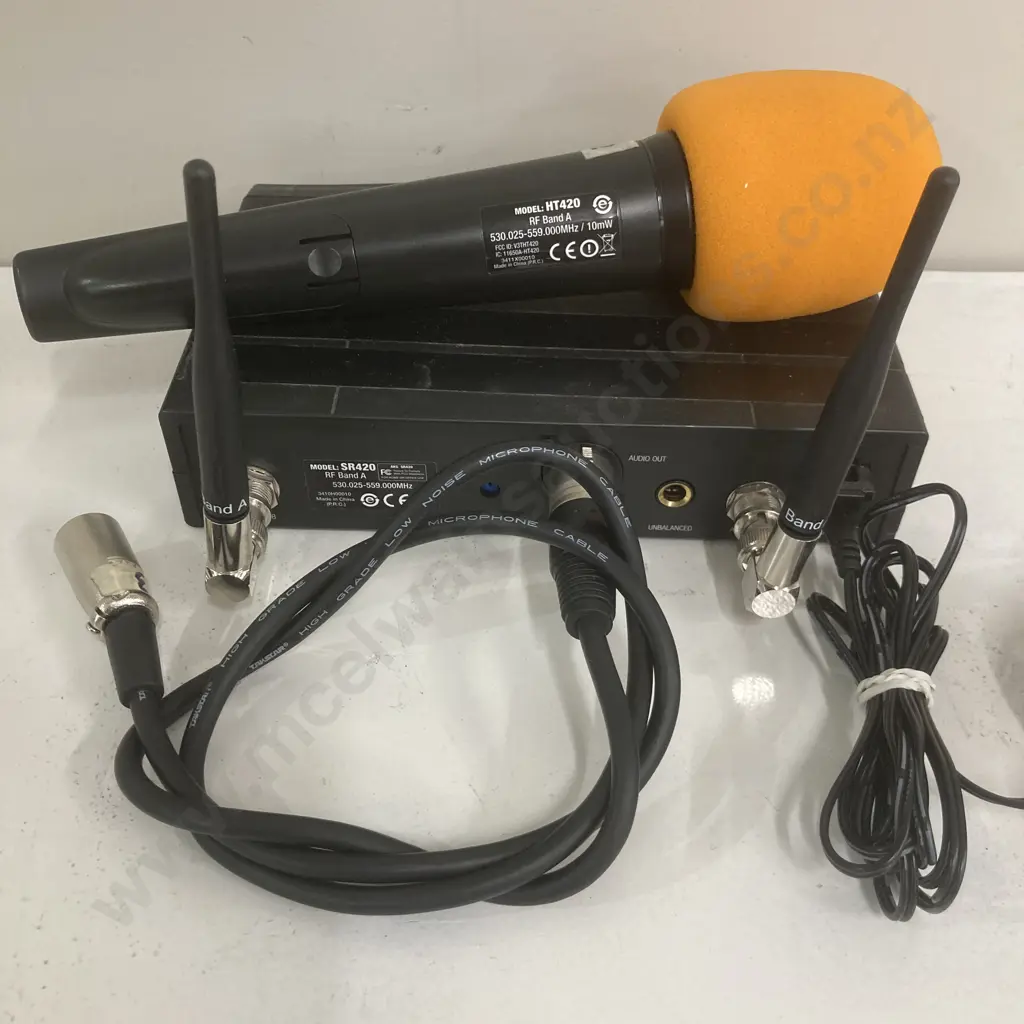 AKG HT420 Wireless Microphone & SR420 Stationery Reciever Image 1++