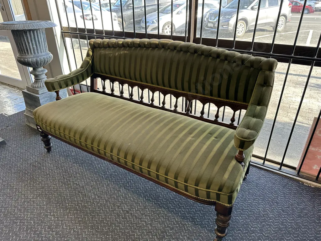 Rare Victorian Aesthetic Movement Sofa & Pair of Armchairs Image 1++