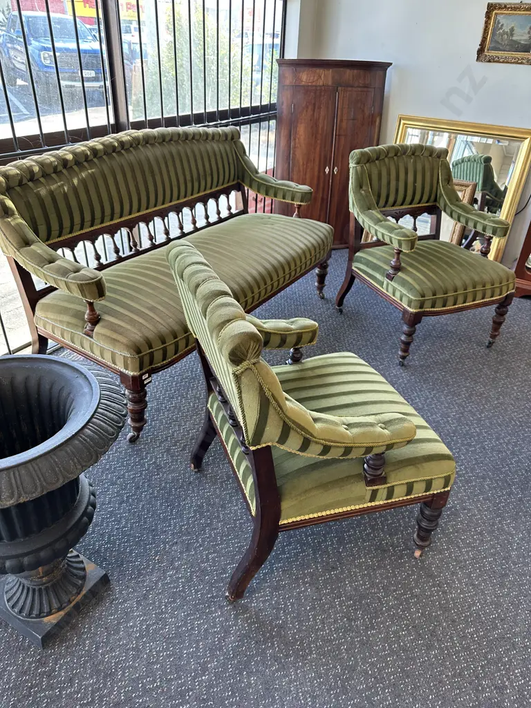 Rare Victorian Aesthetic Movement Sofa & Pair of Armchairs Image 1++