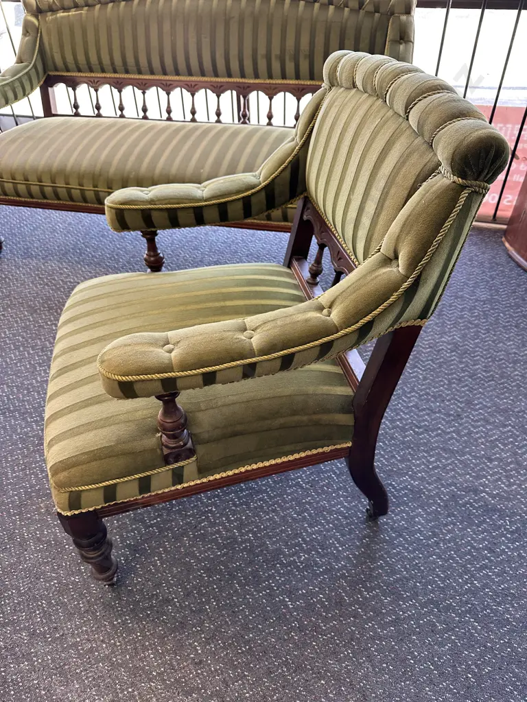 Rare Victorian Aesthetic Movement Sofa & Pair of Armchairs Image 1++