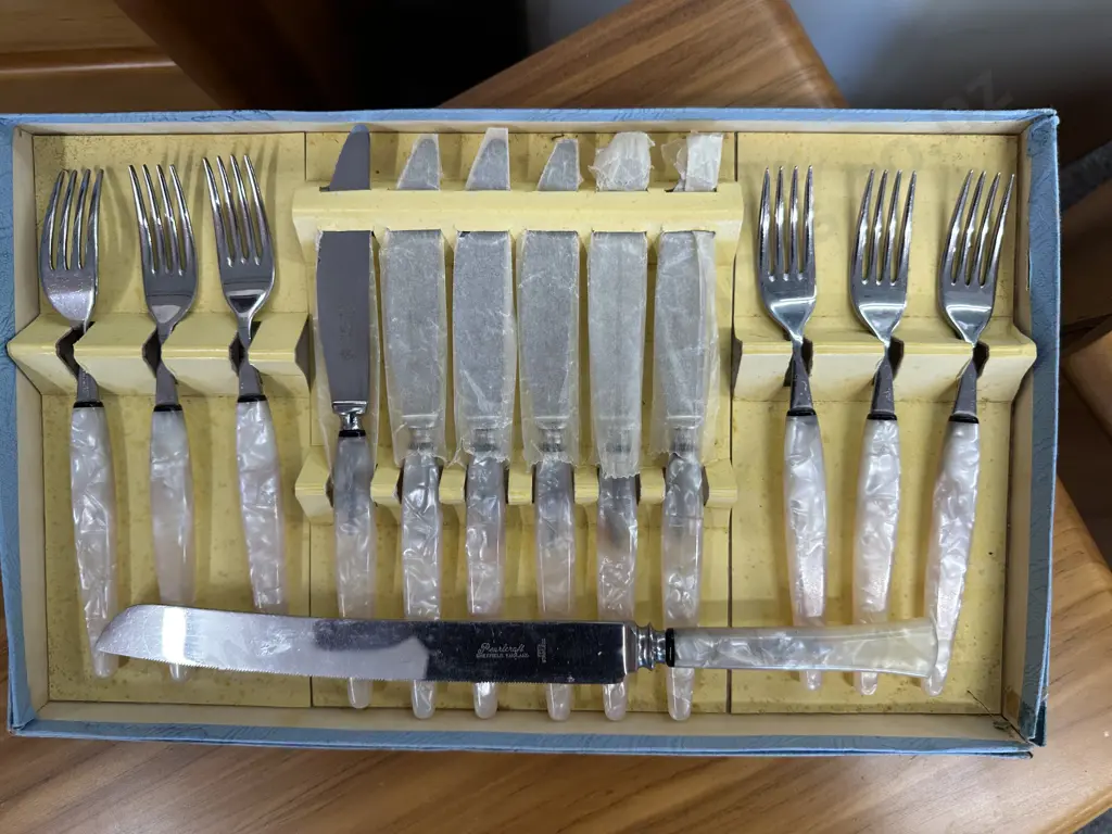 Sheffield ELOQUENCE Cutlery With Imitation Pearl Handles Image 1++