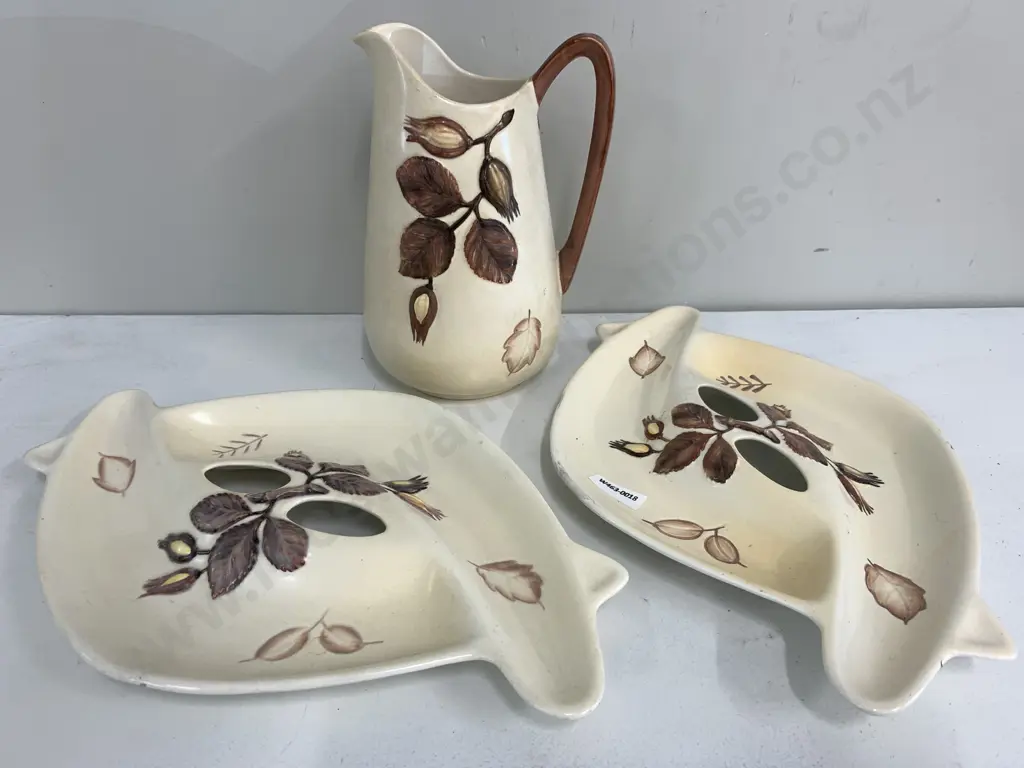 Rare Carltonware Hand Painted Hazelnut Australian Design Serving Platters x2 Image 1++