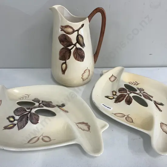 Rare Carltonware Hand Painted Hazelnut Australian Design Serving Platters x2