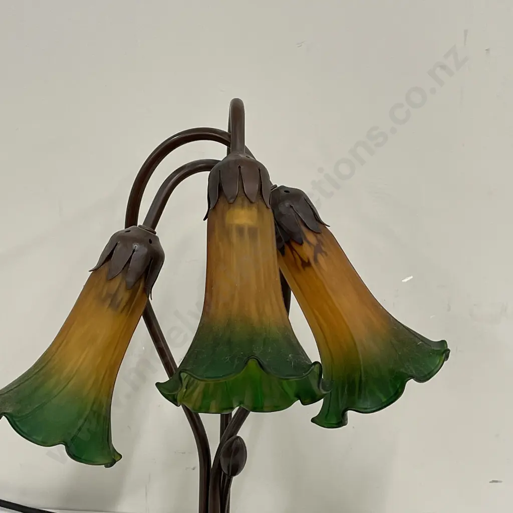 Tiffany Style Tulip Glass Lamp. Working Condition. Image 1++