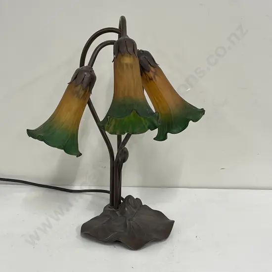 Tiffany Style Tulip Glass Lamp. Working Condition.