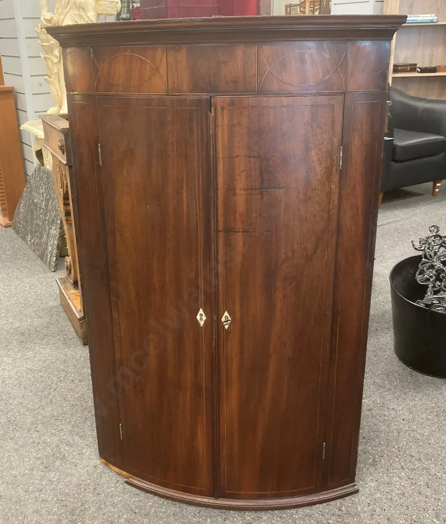 Georgian Mahogany Hanging Corner Cabinet With A Curved Front & Double Doors, With Key (As Found) H112 W73 D51cm Image 1++