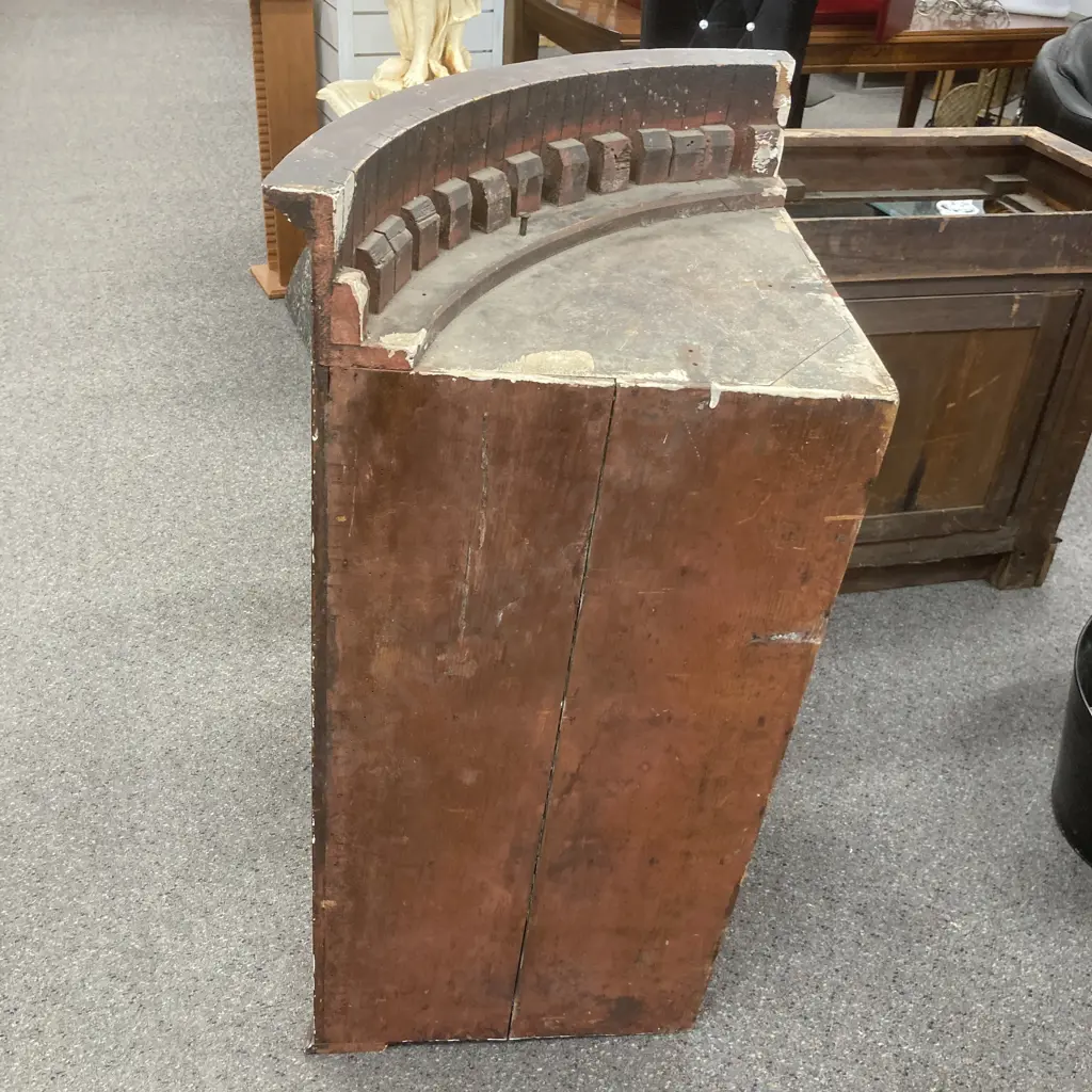 Georgian Mahogany Hanging Corner Cabinet With A Curved Front & Double Doors, With Key (As Found) H112 W73 D51cm Image 1++
