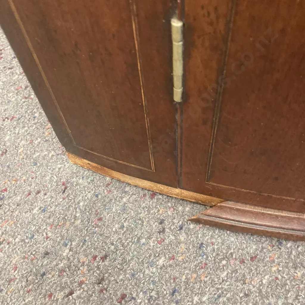 Georgian Mahogany Hanging Corner Cabinet With A Curved Front & Double Doors, With Key (As Found) H112 W73 D51cm Image 1++