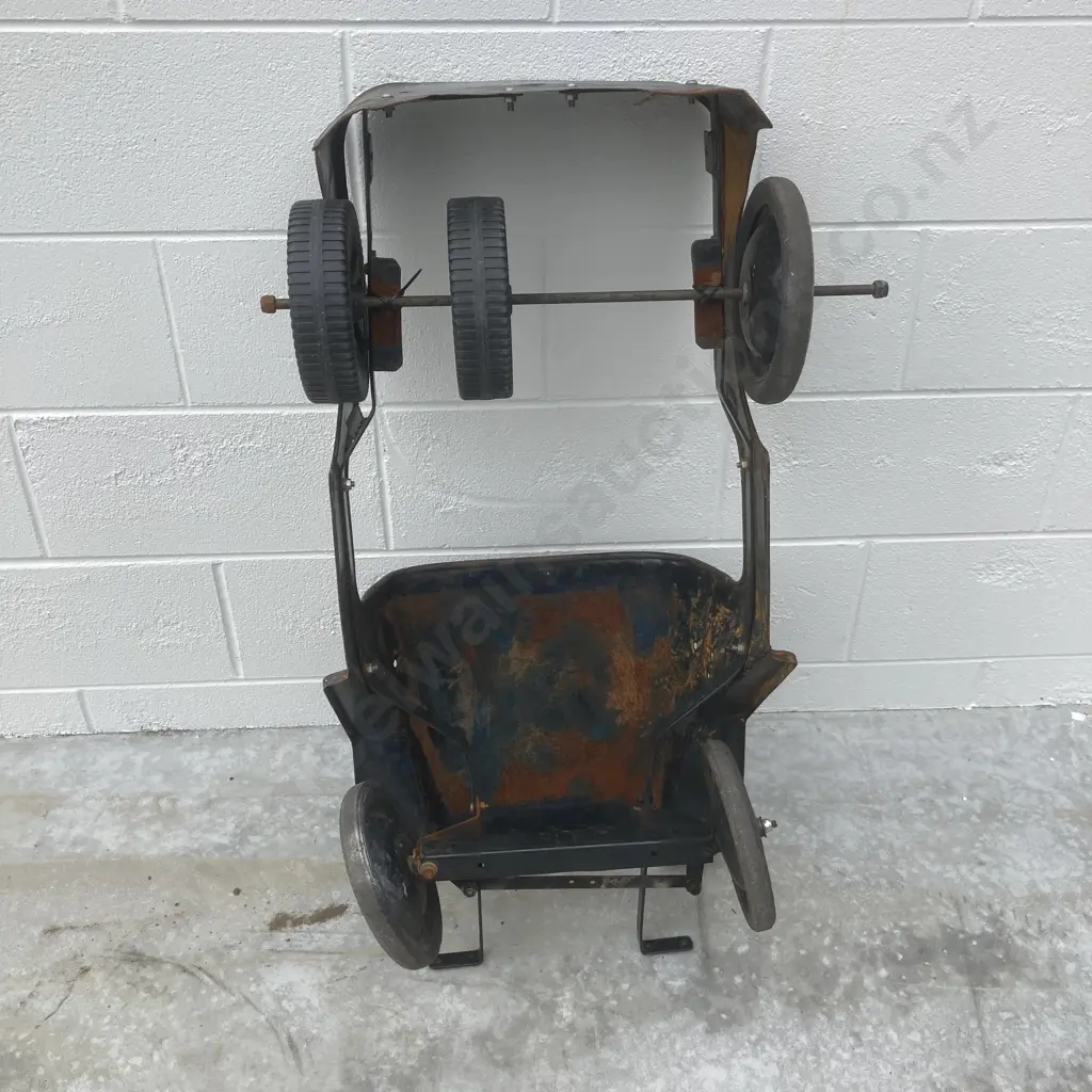 Tin Kids Jeep In Vintage Condition Image 1++