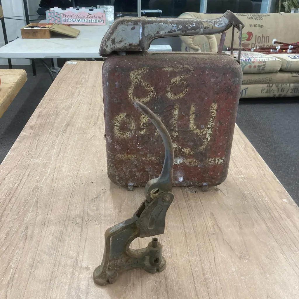 Vintage Lesco Pour A Can & a Rex Dome Punch Image 1++