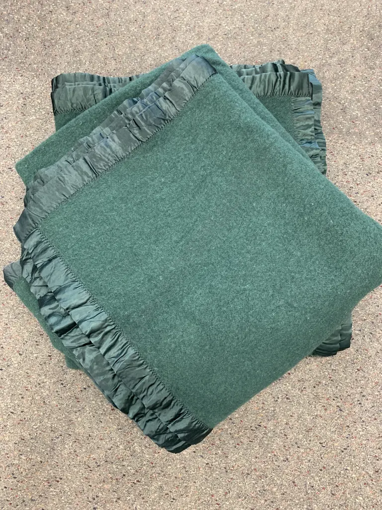 Pair of Queen Size Green Woollen Blankets With Satin Edging Image 1++