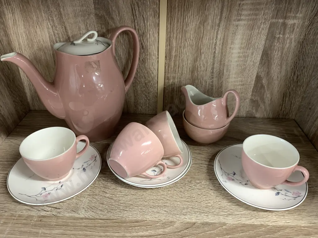 Vintage Johnson Bros Coffee Pot, Duos, Creamer & Sugar Bowl Image 1++