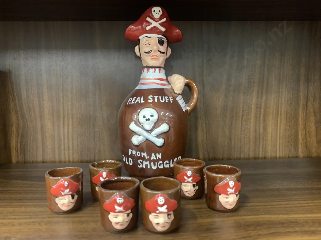 Vintage Decanter & Shot Glasses X6 From. An Old Smuggler Image 1++
