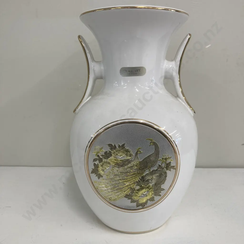 White Chokin Art Twin-Handled Vase Edged In 24k Gold With Peacockes Scene, H26cm, Made In Japan Image 1++