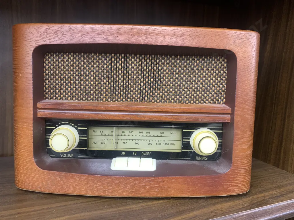 Vintage Radio Am/Fm Model CR.077 Image 1++