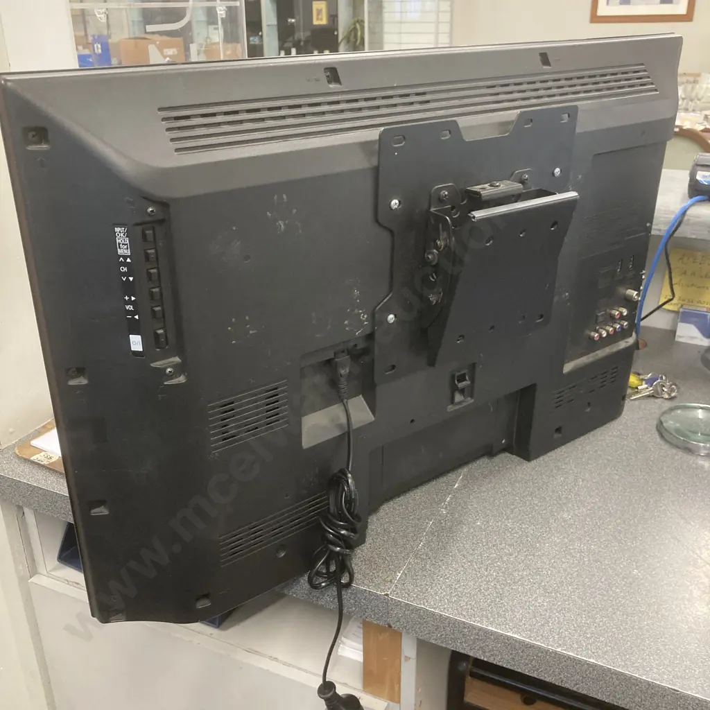 Panasonic 32" TV (No Remote or Stand) Image 1++