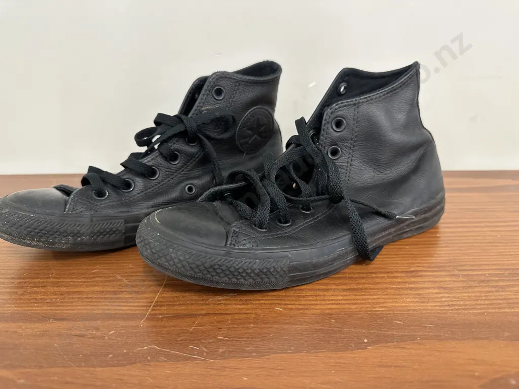 Black Converse Boots Mens Size 6 Ladies Size 8  Image 1++