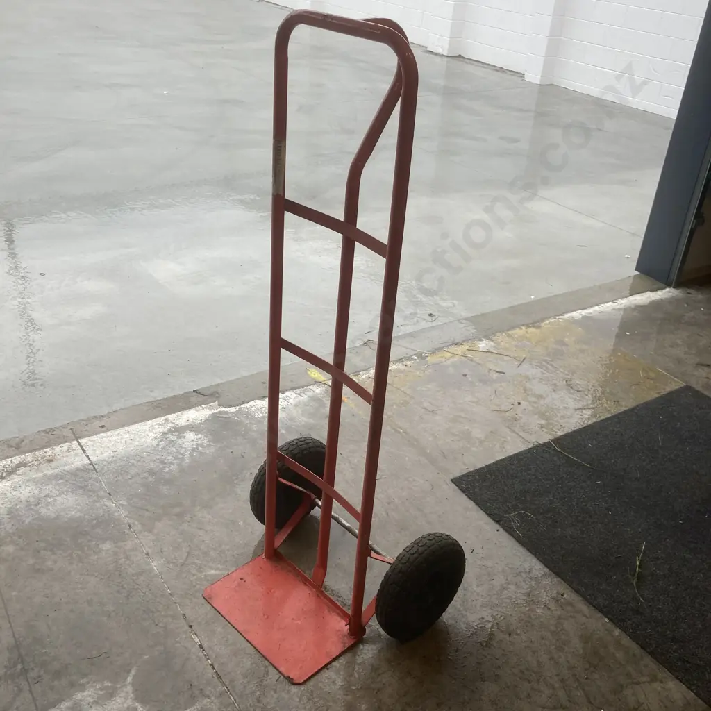 Red Sack Barrow With Inflatable TYres Image 1++