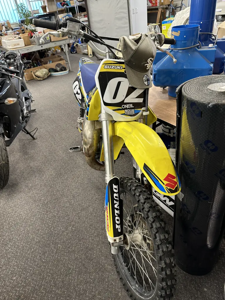 Yellow Suzuki Dirt Bike LM1RD17C191100203 Image 1++