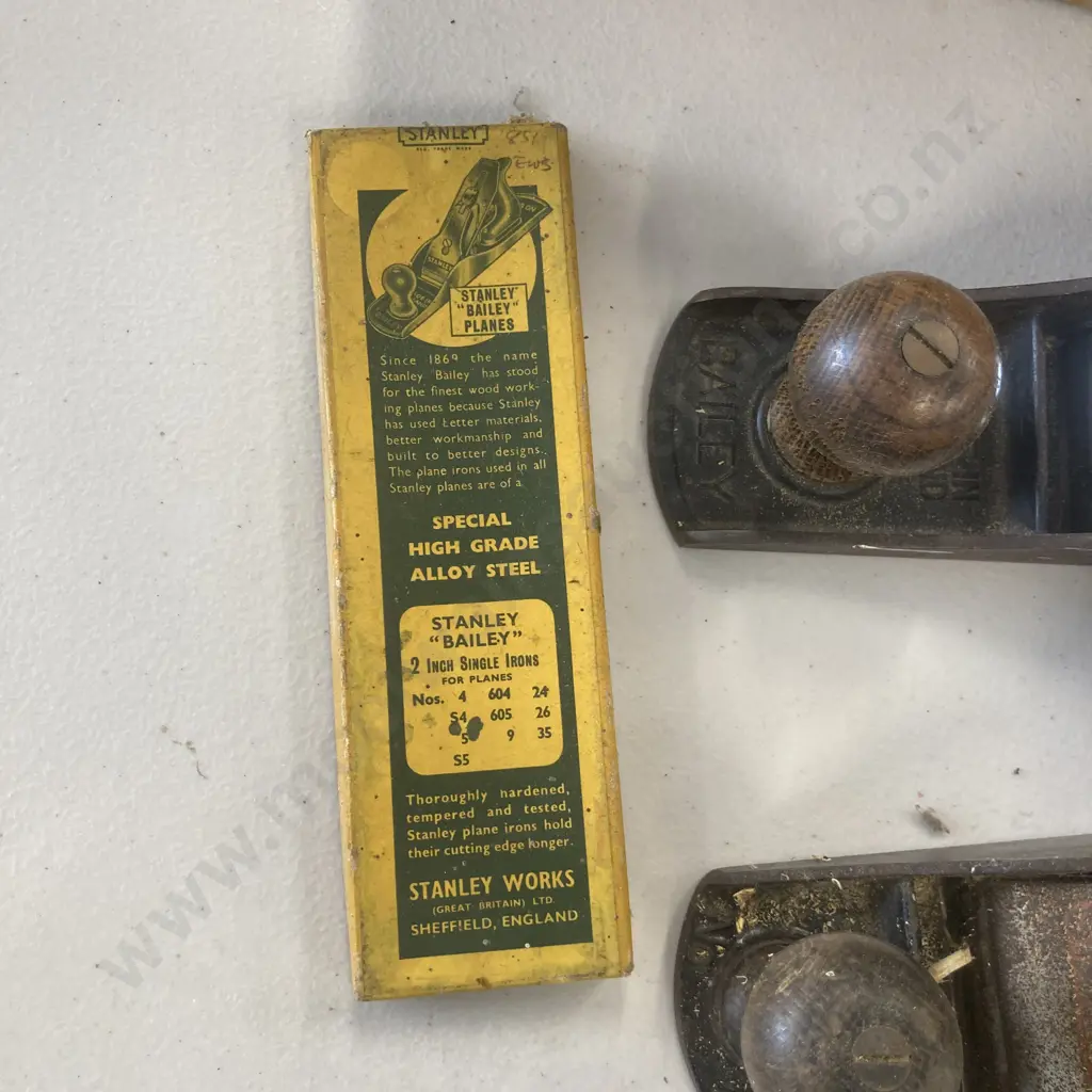 Stanley Bailey No5 & No4 Wood Planes, 2 Inch Single Irons In Original Packaging In Wooden Case Image 1++