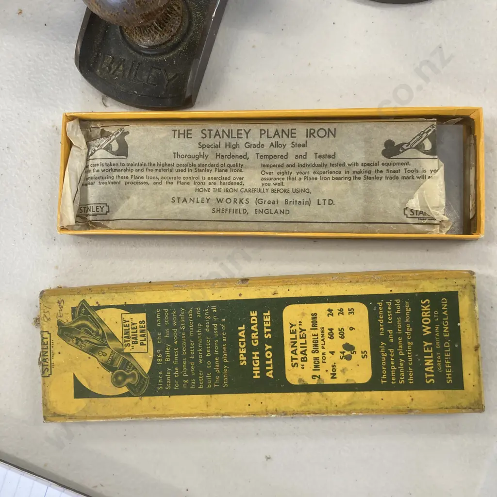 Stanley Bailey No5 & No4 Wood Planes, 2 Inch Single Irons In Original Packaging In Wooden Case Image 1++