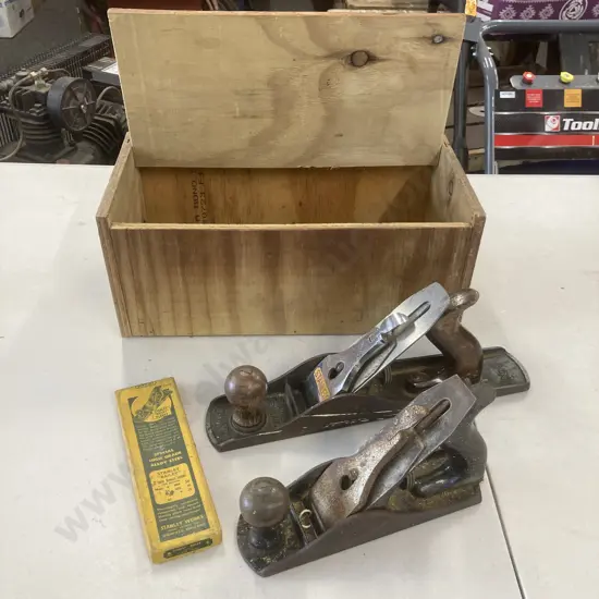 Stanley Bailey No5 & No4 Wood Planes, 2 Inch Single Irons In Original Packaging In Wooden Case