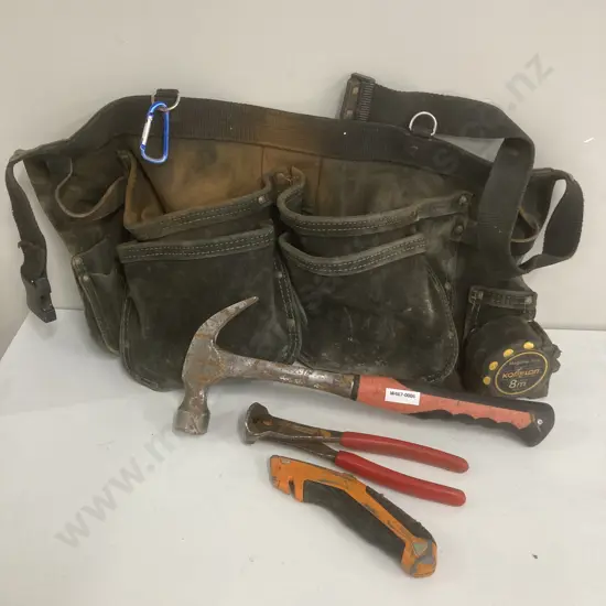 Builders Toolbelt With Tools & Tape Measure (Plastic Buckle Broken)