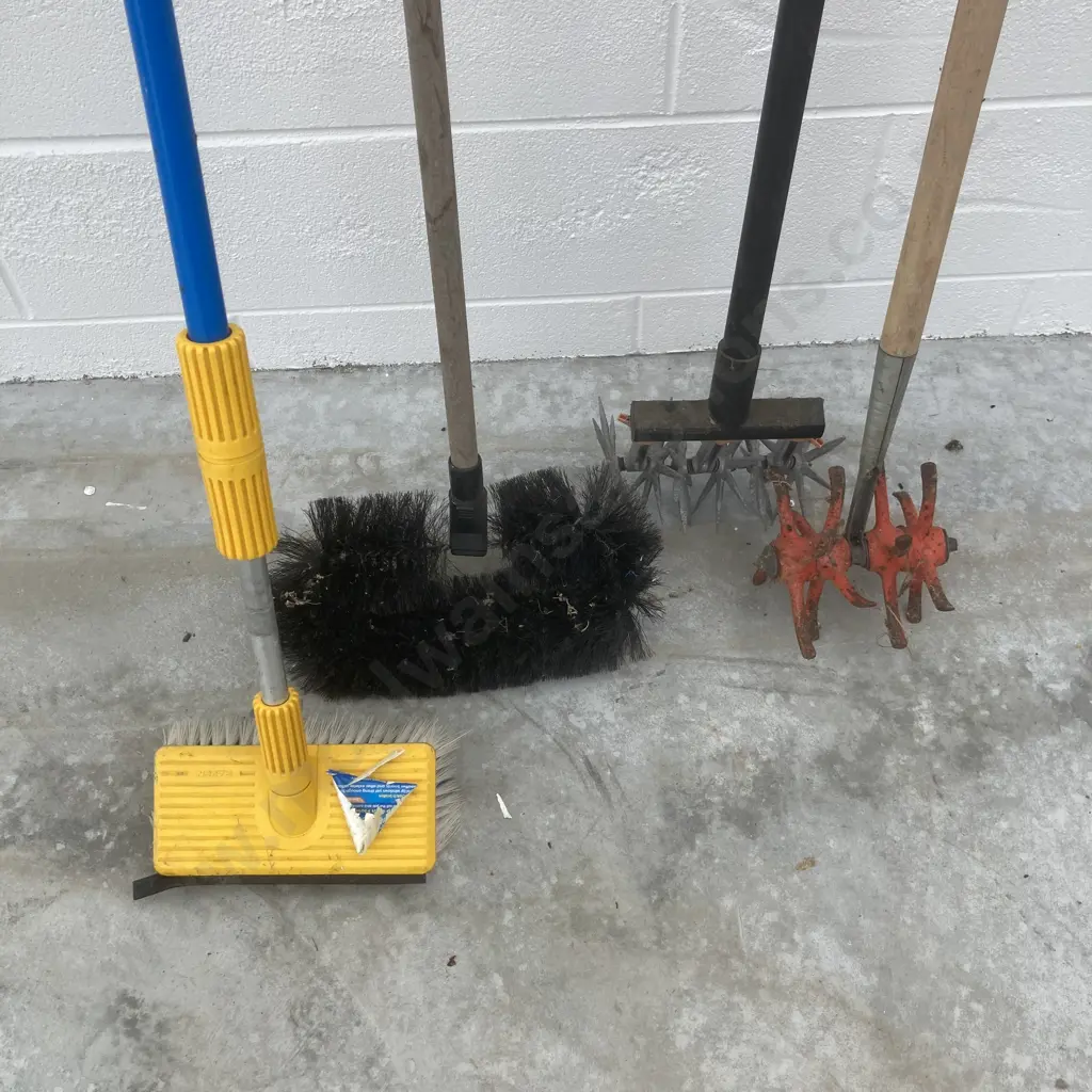 Lot of 2 Brushes, 2 Garden Tools Image 1++