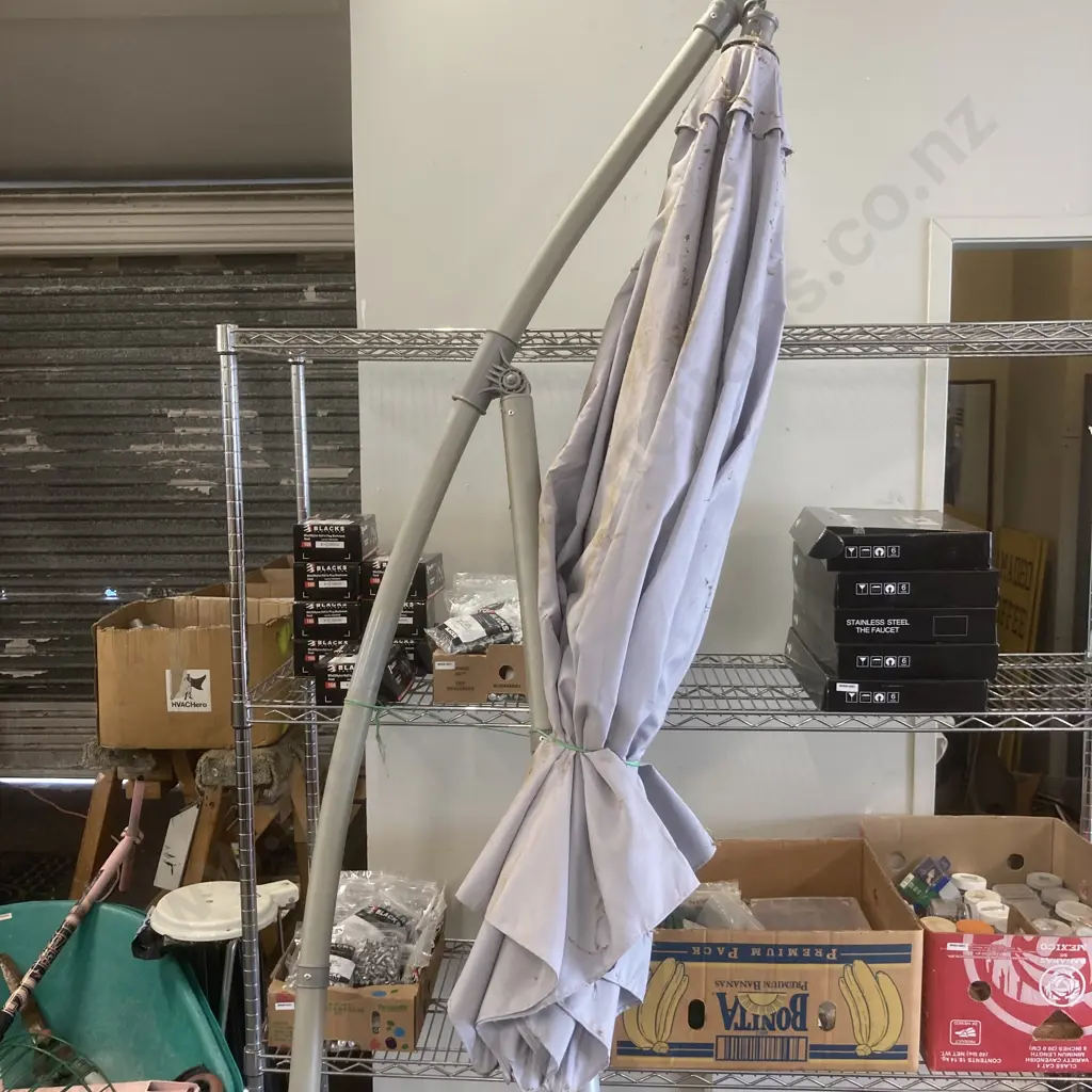 Cantilever Market Umbrella Image 1++