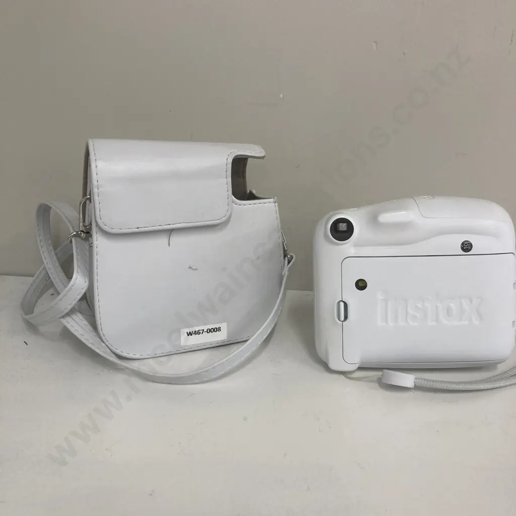 White Instax Mini 11 Camera With Case Image 1++