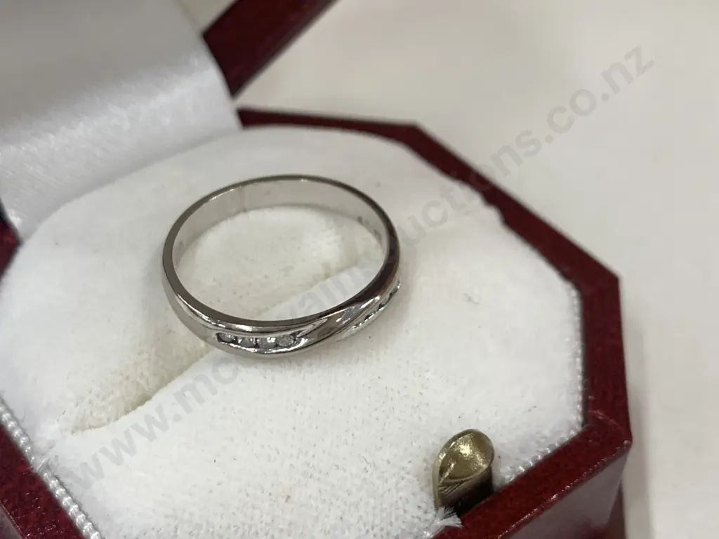 18ct White gold Diamond Wedding Band. Valuation $2000 Image 1++