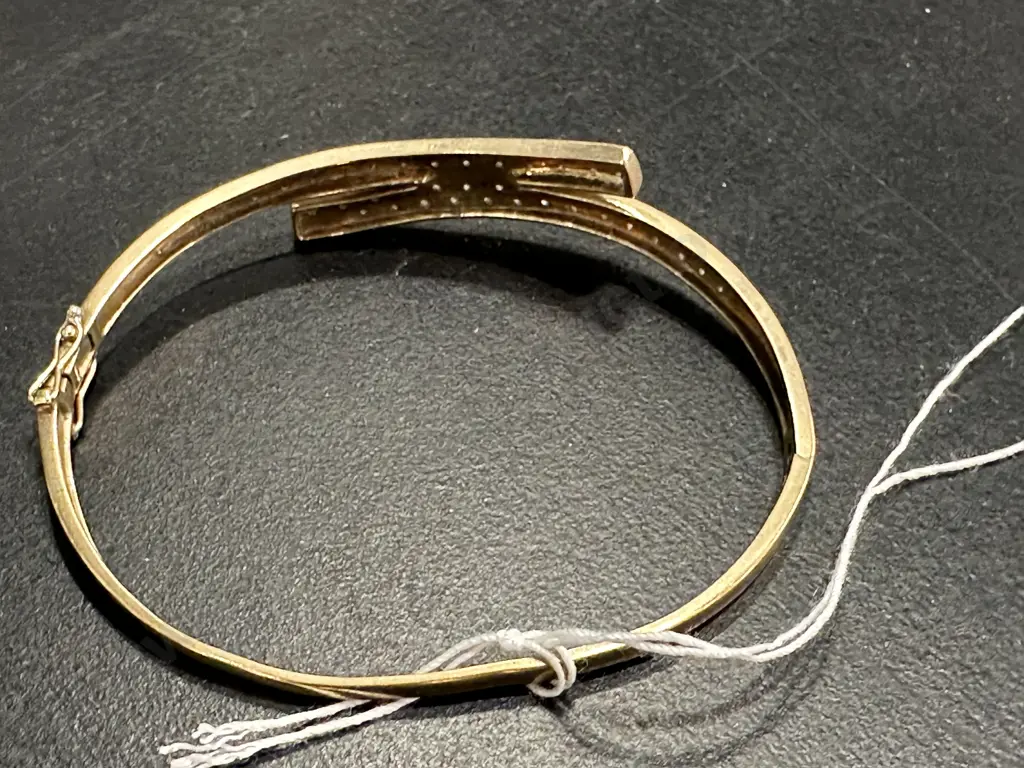 9ct Stamped 375 Yellow Gold Diamond Bracelet (Valuation $2700) 30 Diamonds Bead Set In Two Rows, Total Weight 10.31grams Image 1++