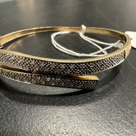 9ct Stamped 375 Yellow Gold Diamond Bracelet (Valuation $2700) 30 Diamonds Bead Set In Two Rows, Total Weight 10.31grams