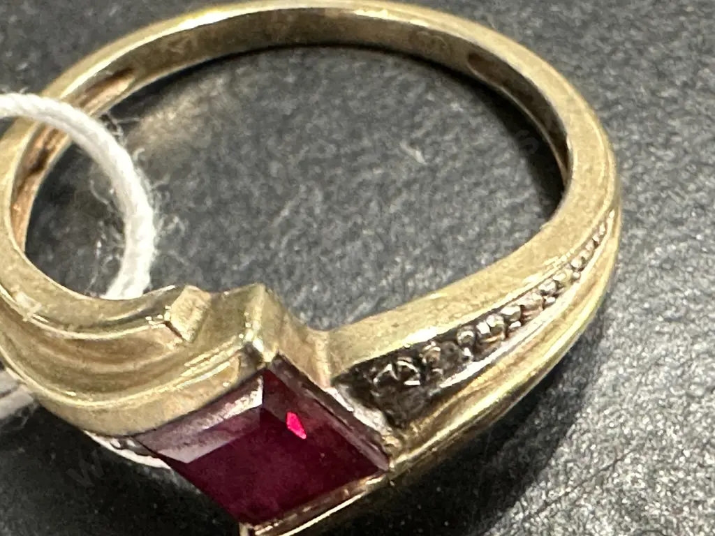 9ct Gold Stamped 375 Diamond & Ruby Ring Image 1++
