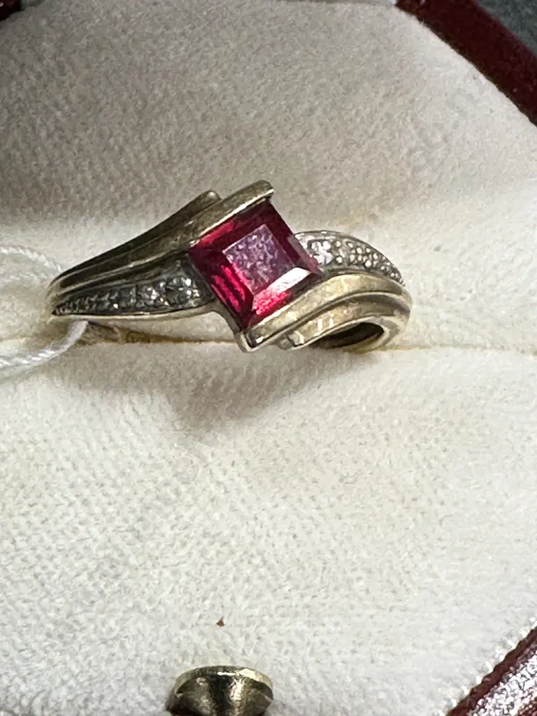 9ct Gold Stamped 375 Diamond & Ruby Ring Image 1++
