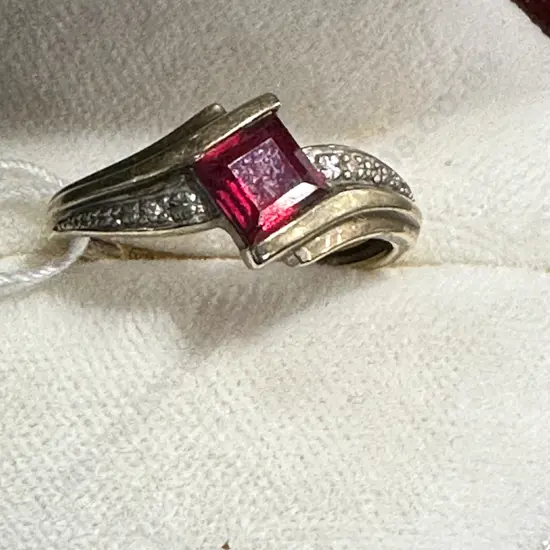9ct Gold Stamped 375 Diamond & Ruby Ring