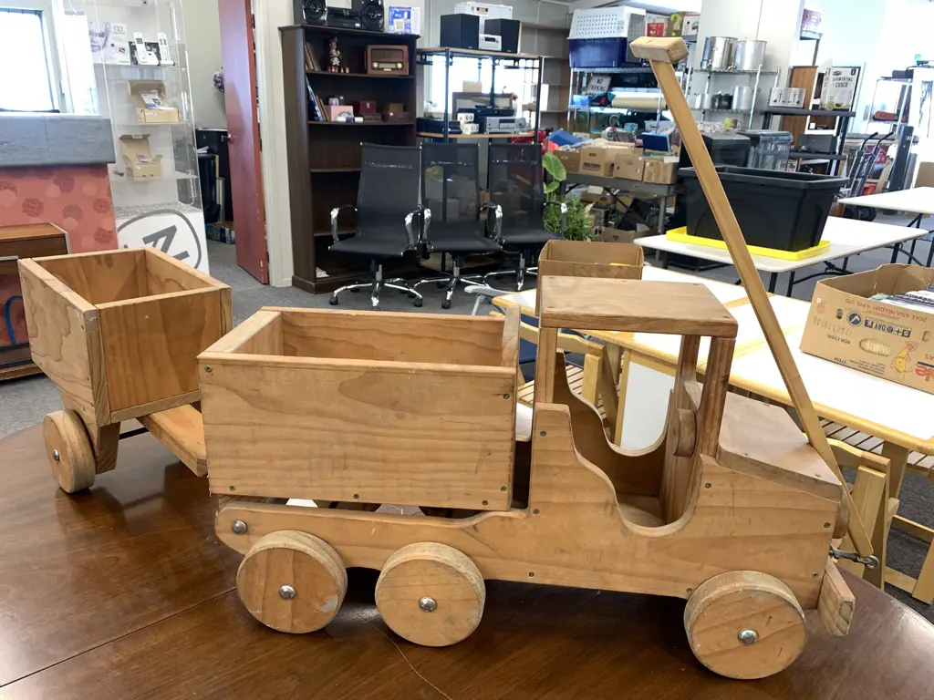 Large Vintage Kids Pull Along Wooden Tip Truck, 42 x 75.5cm, With Trailer, 35 x 47cm Image 1++