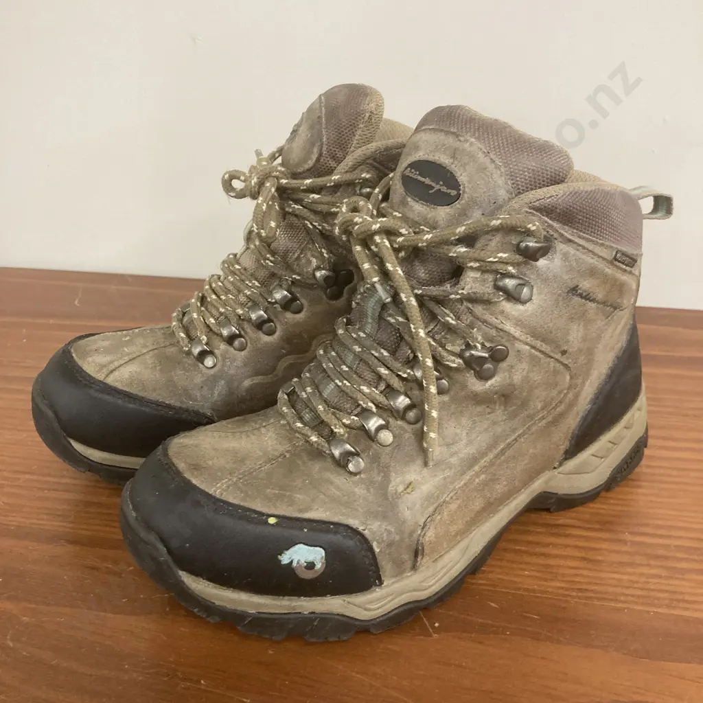 Kilimanjaro Size 6 1/2 - 7 Ladies Fit Leather Boots Image 1++