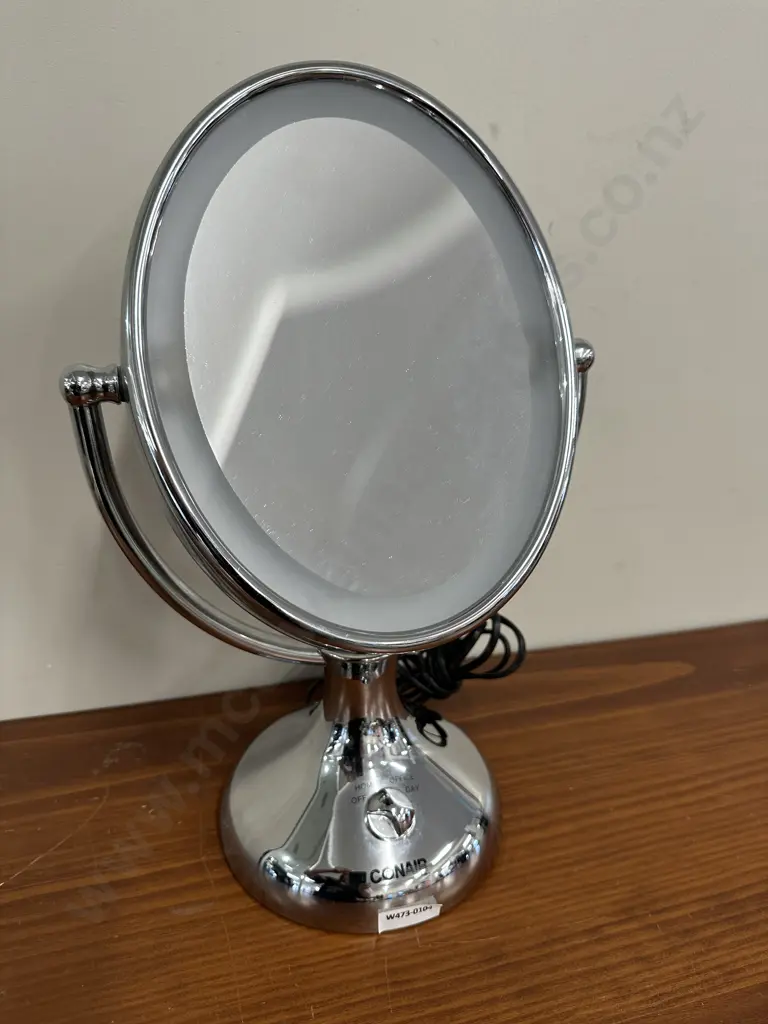 Conair Magnifying Mirror, Model CBE18A Image 1++