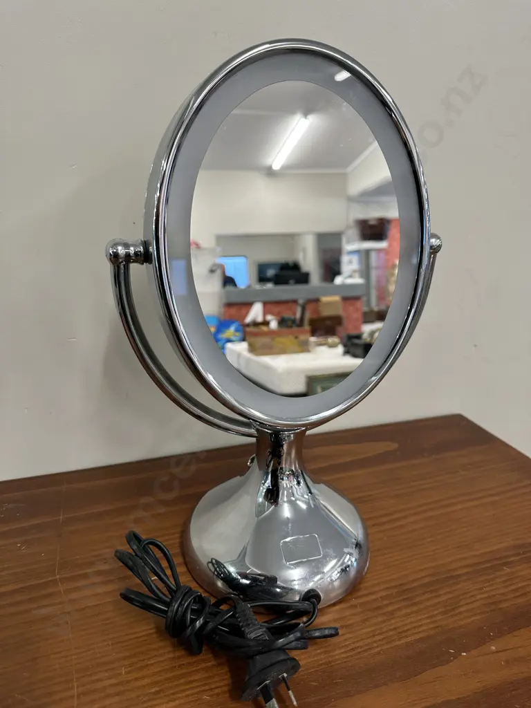 Conair Magnifying Mirror, Model CBE18A Image 1++