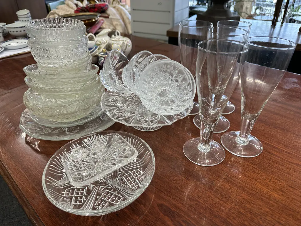 Large Selection Of Glasses And Glassware  Image 1++