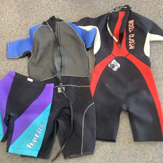 Aqualung Sz5 Wetsuit, Body Glove Sz Mens XL Wetsuit & XL Wetsuit Shorts,