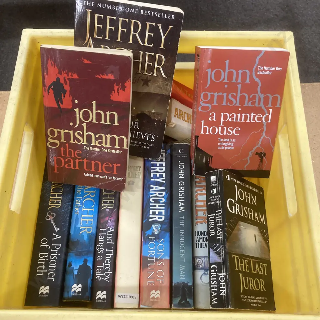 Box Lot 17 John Grisham & Jeffrey Archer Novels Image 1++