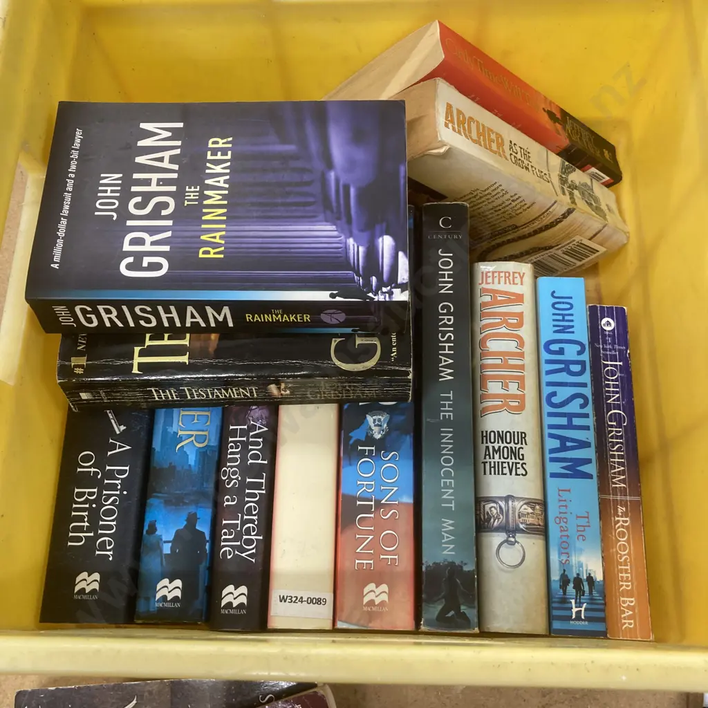 Box Lot 17 John Grisham & Jeffrey Archer Novels Image 1++
